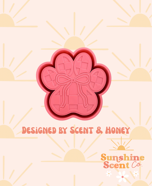 Checkered Paw Print with Bow Freshie Mold